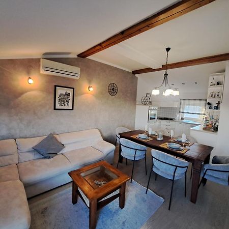 Apartman Lucia Posedarje Eksteriør bilde